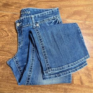 Maurices Medium Wash Blue Denim Crop Jeans junior size 9/10